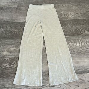 Minnie Rose wide-leg pant with elastic waist. Super soft linen/poly blend.